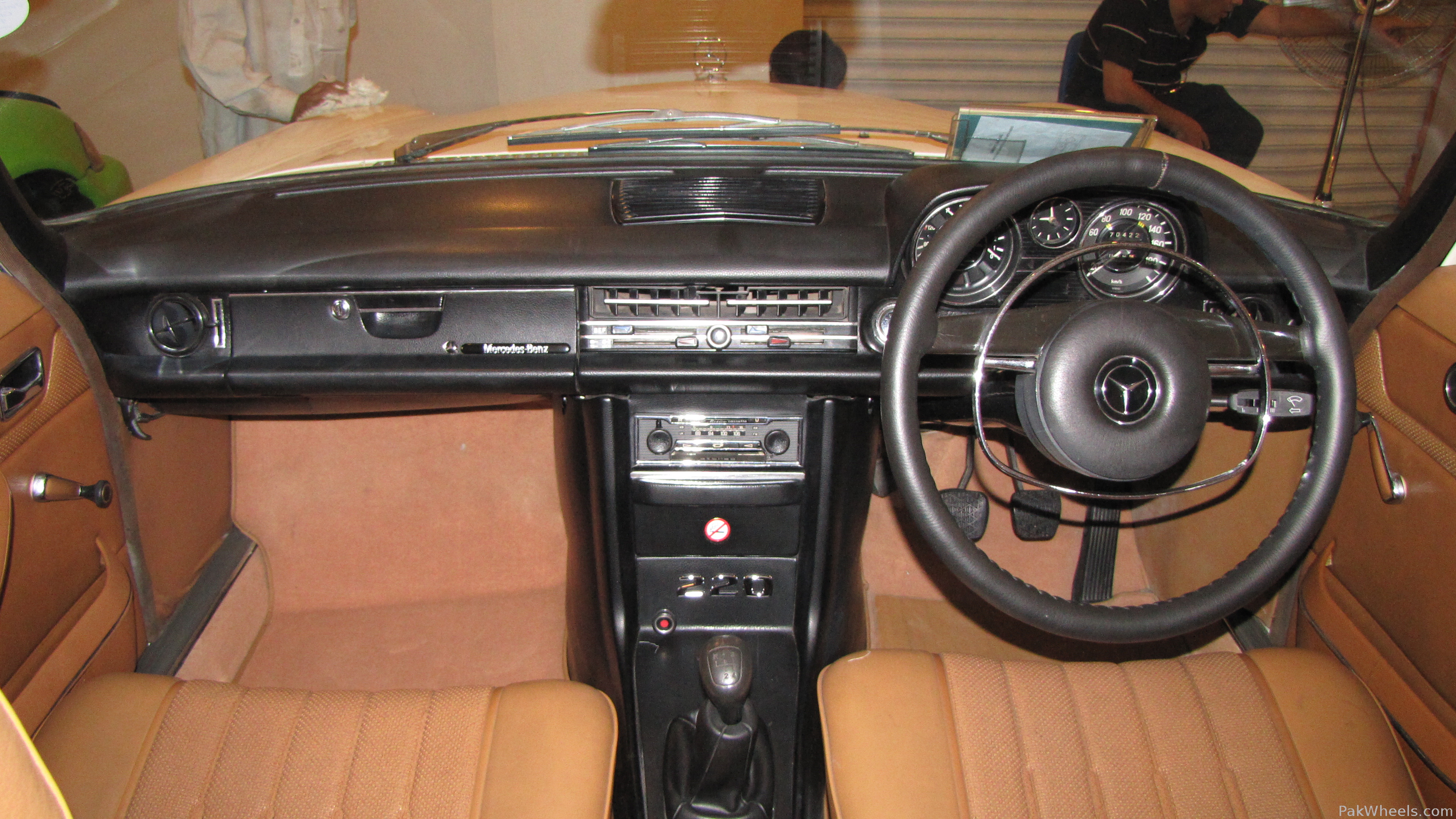 Mercedes Benz E Class - 1972 Mercedes-Benz 220 W115 (YCCC) Mercedes Benz E Class - 1972 Mercedes-Benz 220 W115 (YCCC) Image-16