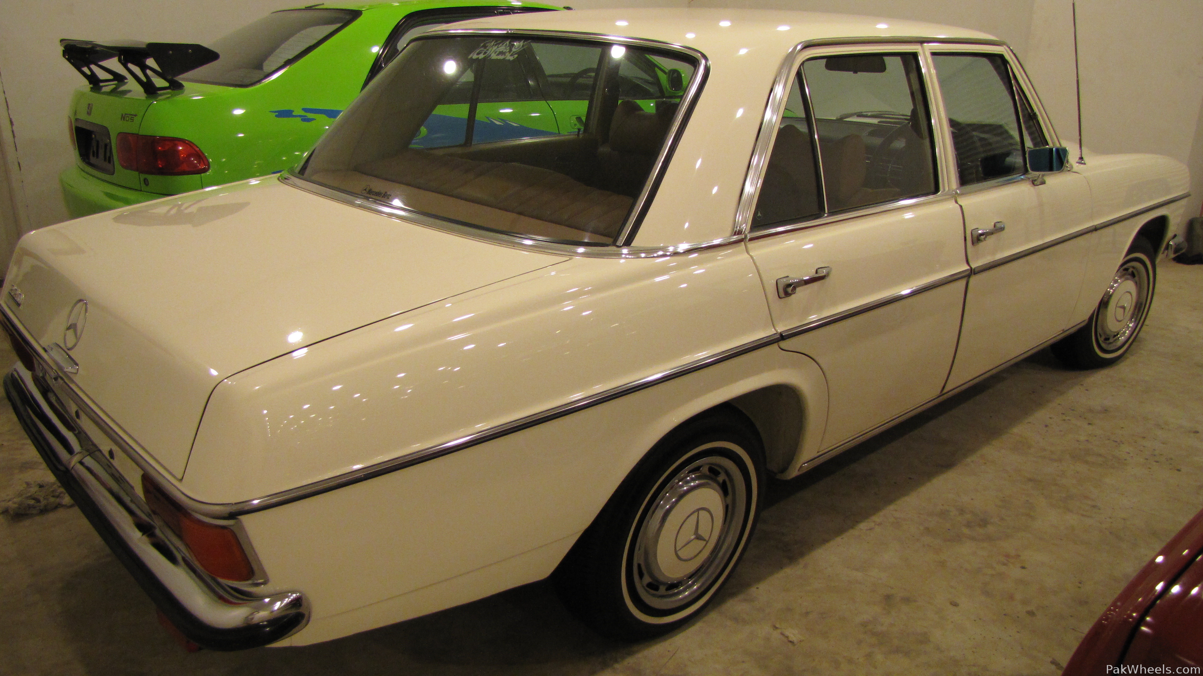 Mercedes Benz E Class - 1972 Mercedes-Benz 220 W115 (YCCC) Mercedes Benz E Class - 1972 Mercedes-Benz 220 W115 (YCCC) Image-3