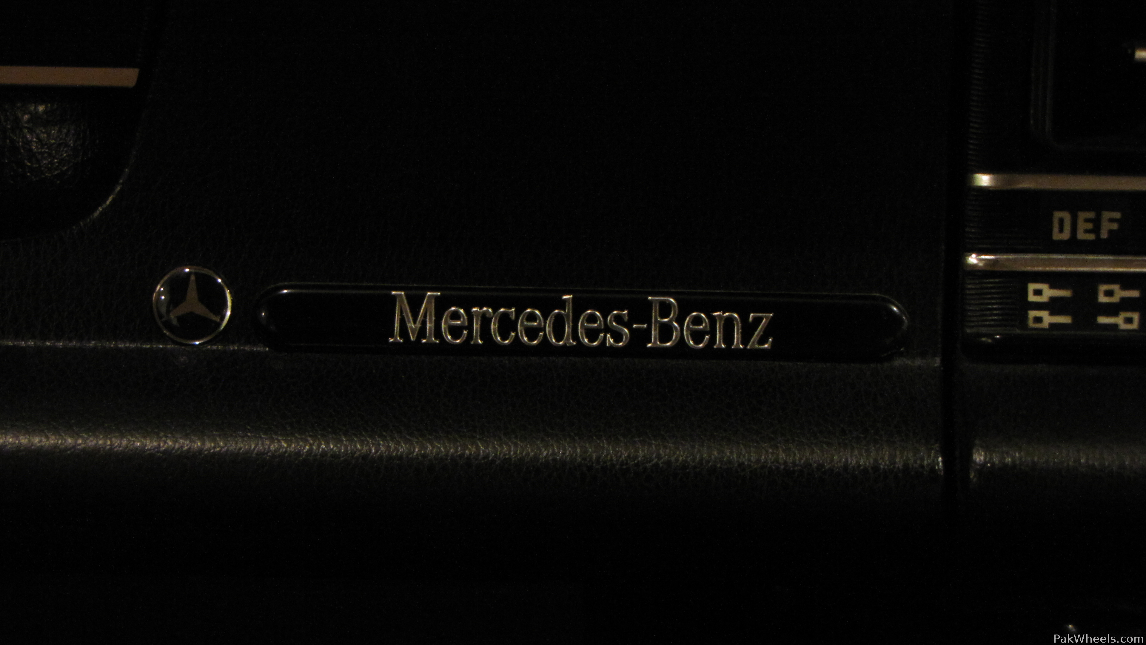 Mercedes Benz E Class - 1972 Mercedes-Benz 220 W115 (YCCC) Mercedes Benz E Class - 1972 Mercedes-Benz 220 W115 (YCCC) Image-2