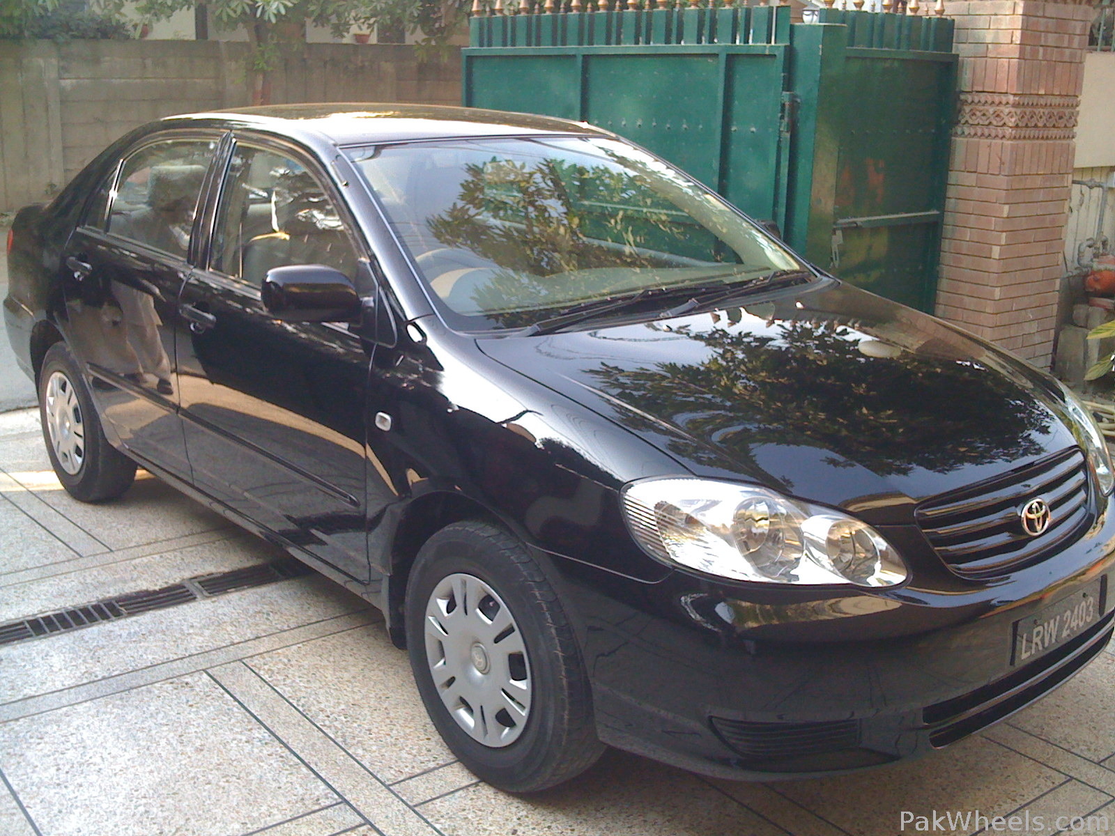 Toyota Corolla - 2004 Black Corolla Image-1