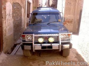 Mitsubishi Pajero - 1990