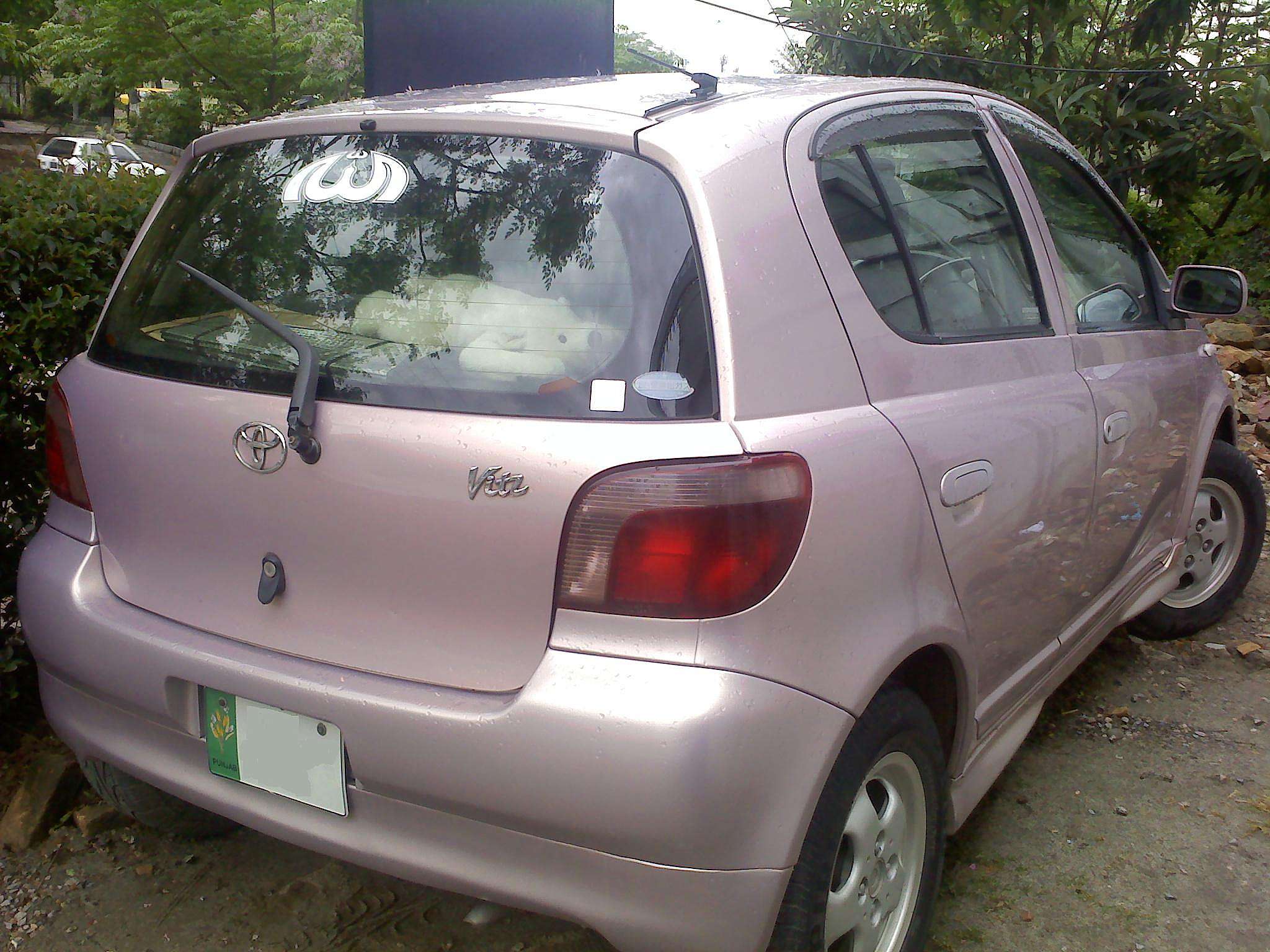 Toyota vitz 2000 года