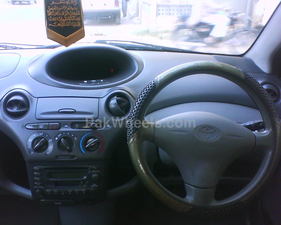 Toyota Vitz - 2001