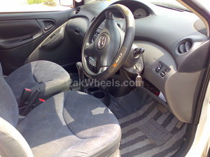 Toyota Vitz - 2003