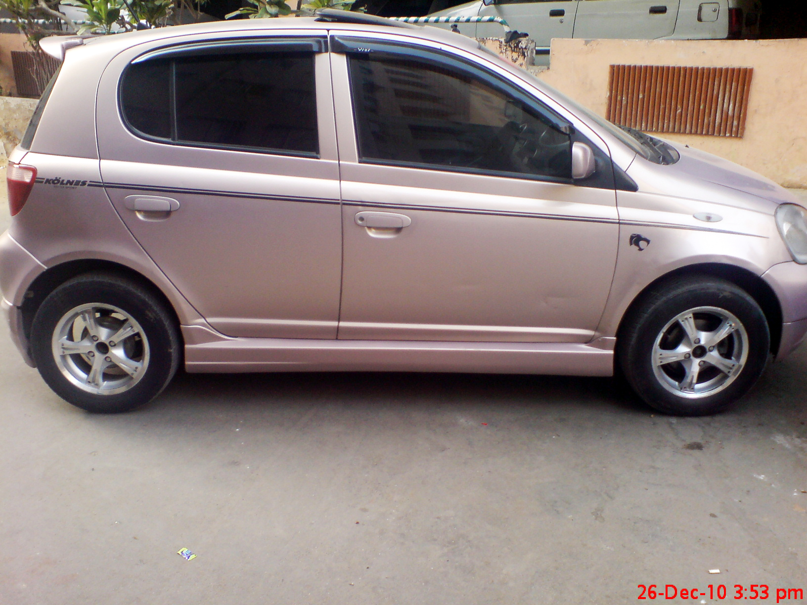 Toyota vitz 2000 года