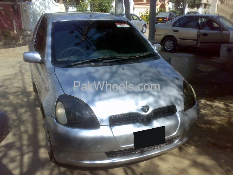 Toyota Vitz 2000 for Sale in Karachi Image-1
