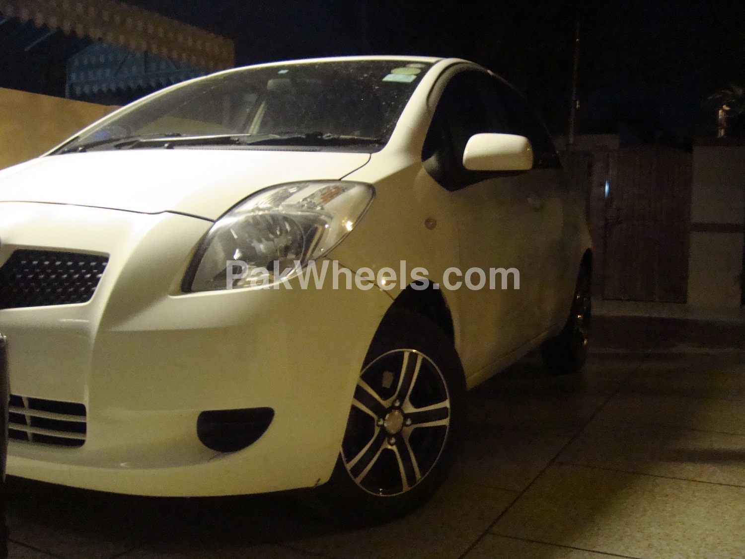 Toyota Vitz 2005 for Sale in Lahore Image-1