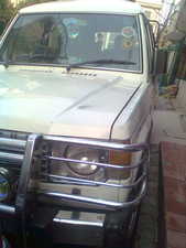 Mitsubishi Pajero - 1990