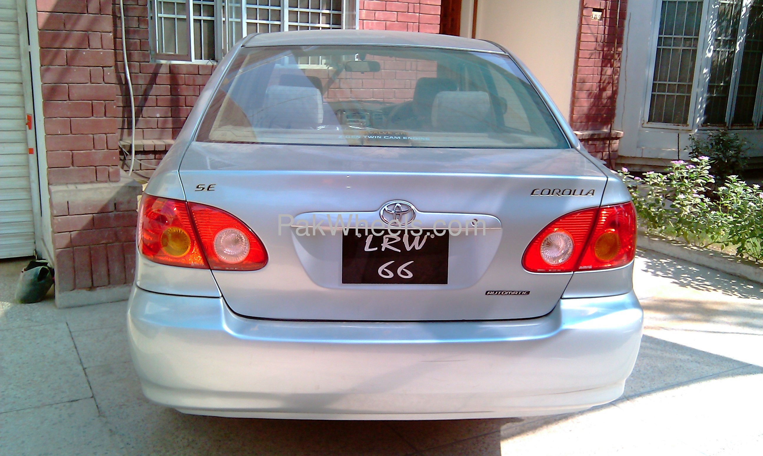 Toyota Corolla - 2004 Silver SE Saloon Image-1