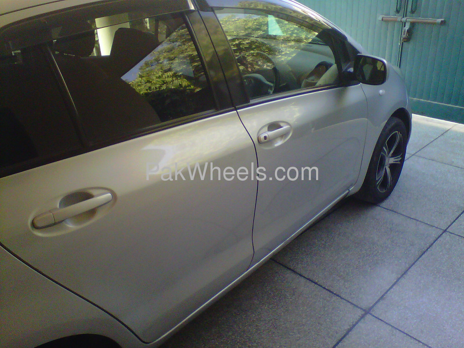 Toyota Vitz - 2005 Shicks Toyota Vitz - 2005 Shicks Image-2
