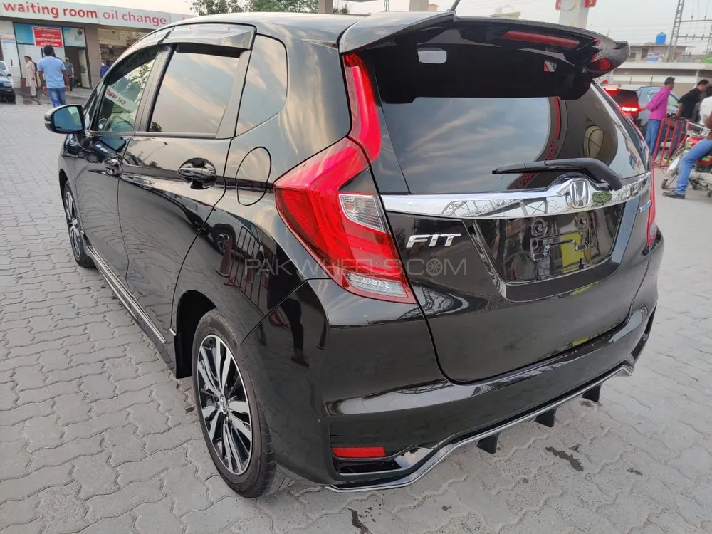 Honda Fit 2018 for Sale in Rawalpindi Image-1