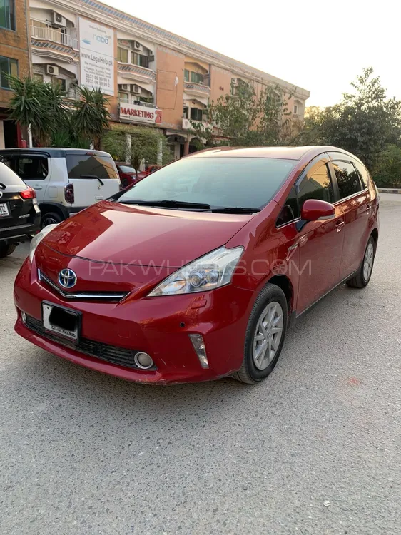 Toyota Prius Alpha 2012 for sale in Islamabad