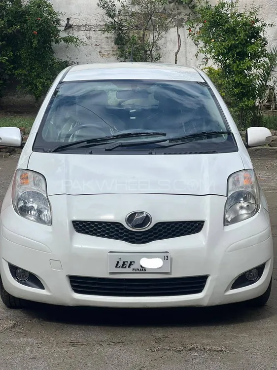 Toyota Vitz 2008 for Sale in Nowshera Image-1
