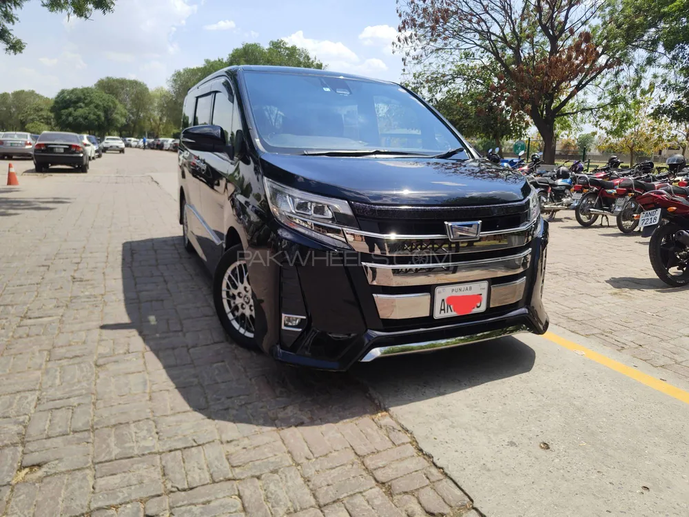 Toyota Noah 2018 for Sale in Lahore Image-1
