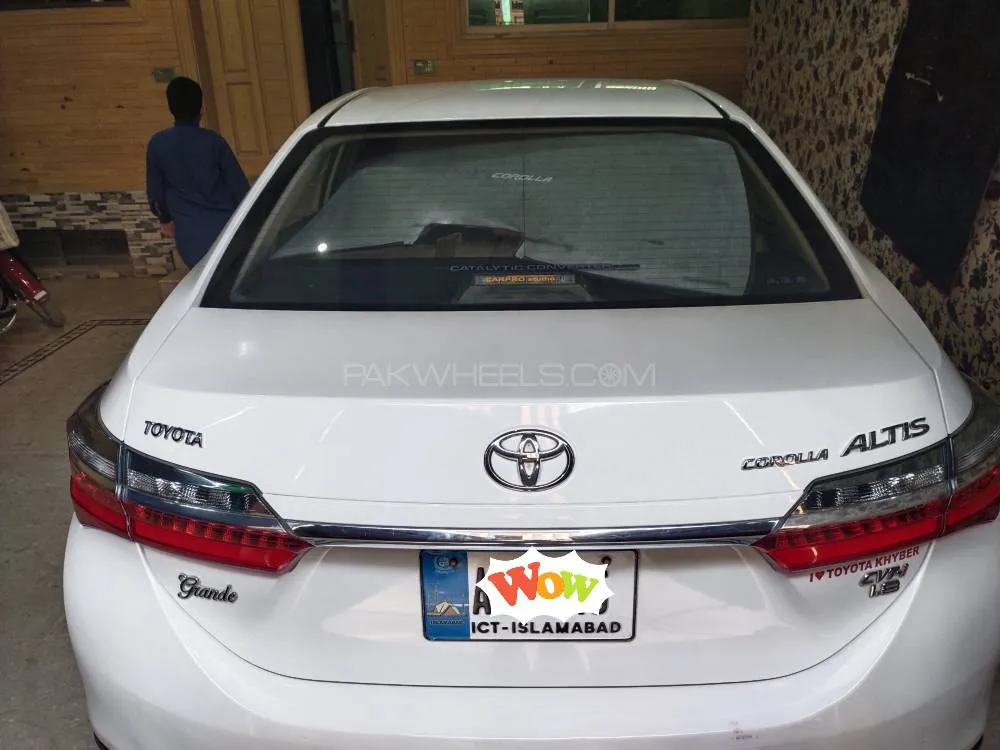 Toyota Corolla 2019 for Sale in Hayatabad Image-1