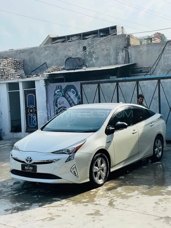 Toyota Prius 2017 for sale in Abbottabad