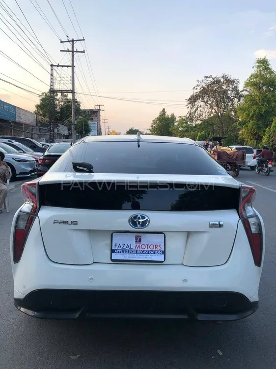 Toyota Prius 2016 for Sale in Lahore Image-1