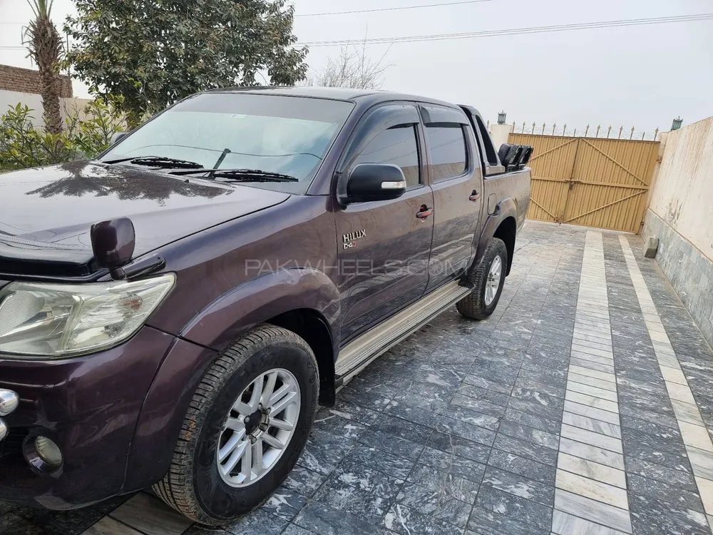 Toyota Hilux 2012 for Sale in Pir mahal Image-1