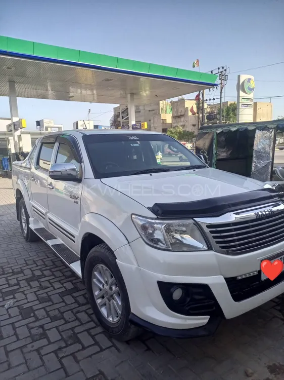 Toyota Hilux Vigo Champ GX 2015 for sale in Karachi | PakWheels