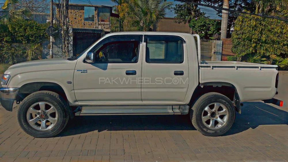 Toyota Hilux 2002 for sale in Lahore