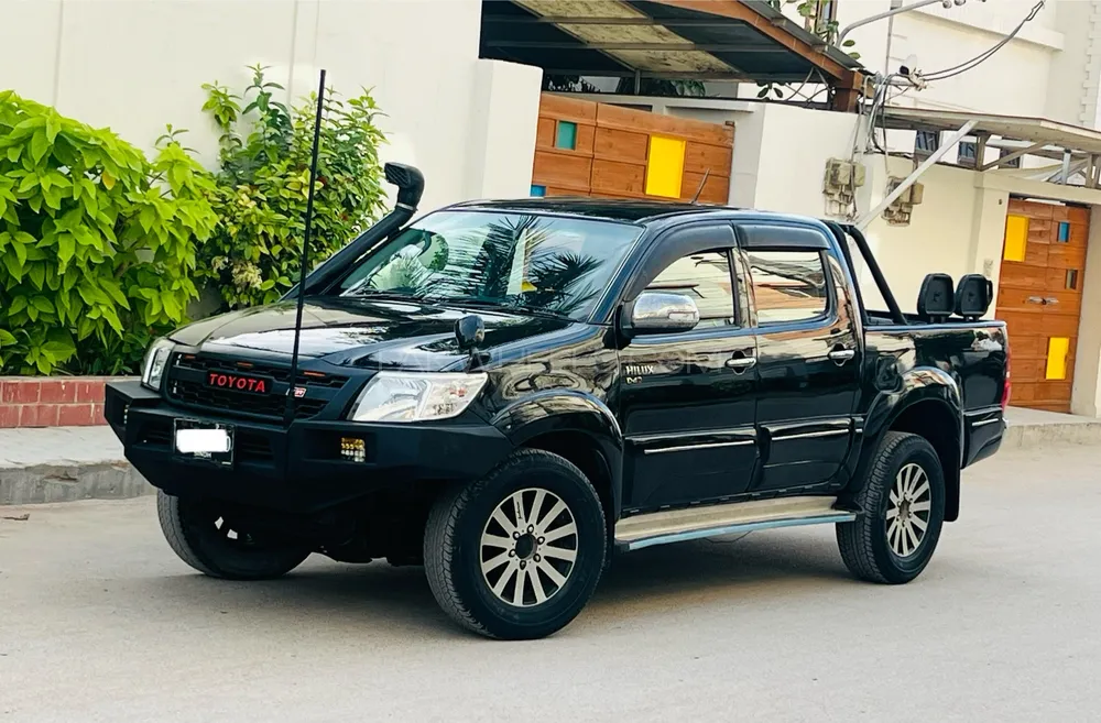 Toyota Hilux Vigo Champ G 2012 for sale in Karachi | PakWheels