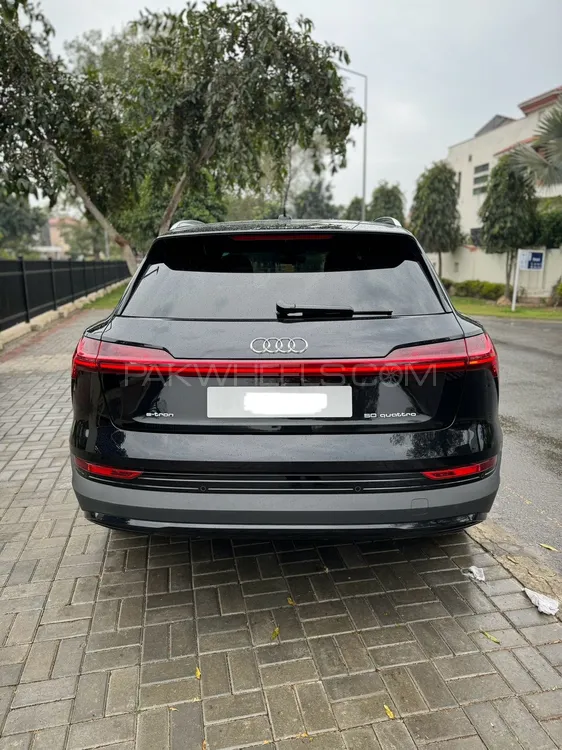 Audi e-tron 50 Quattro 230 kW 2021 for sale in Lahore | PakWheels