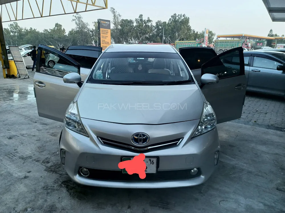 Toyota Prius Alpha 2012 for sale in Islamabad