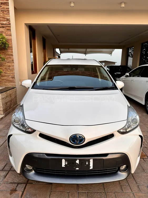 Toyota Prius Alpha 2020 for Sale in Islamabad Image-1