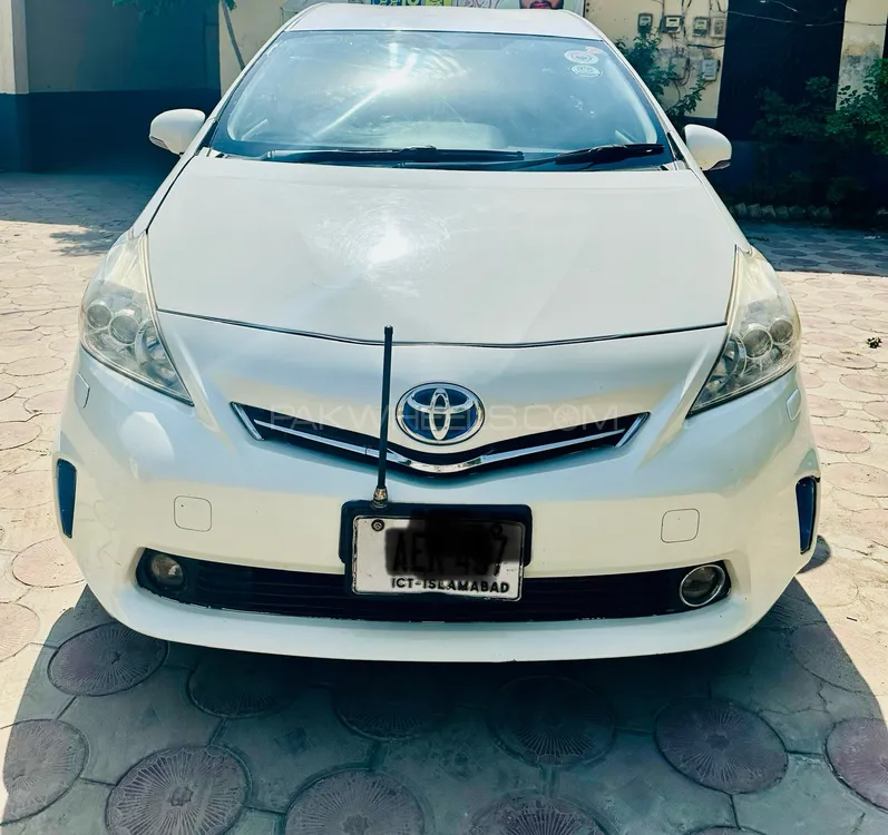 Toyota Prius Alpha 2012 for Sale in Sialkot Image-1