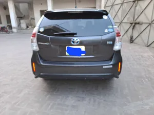 Toyota Prius Alpha G 2017 for Sale