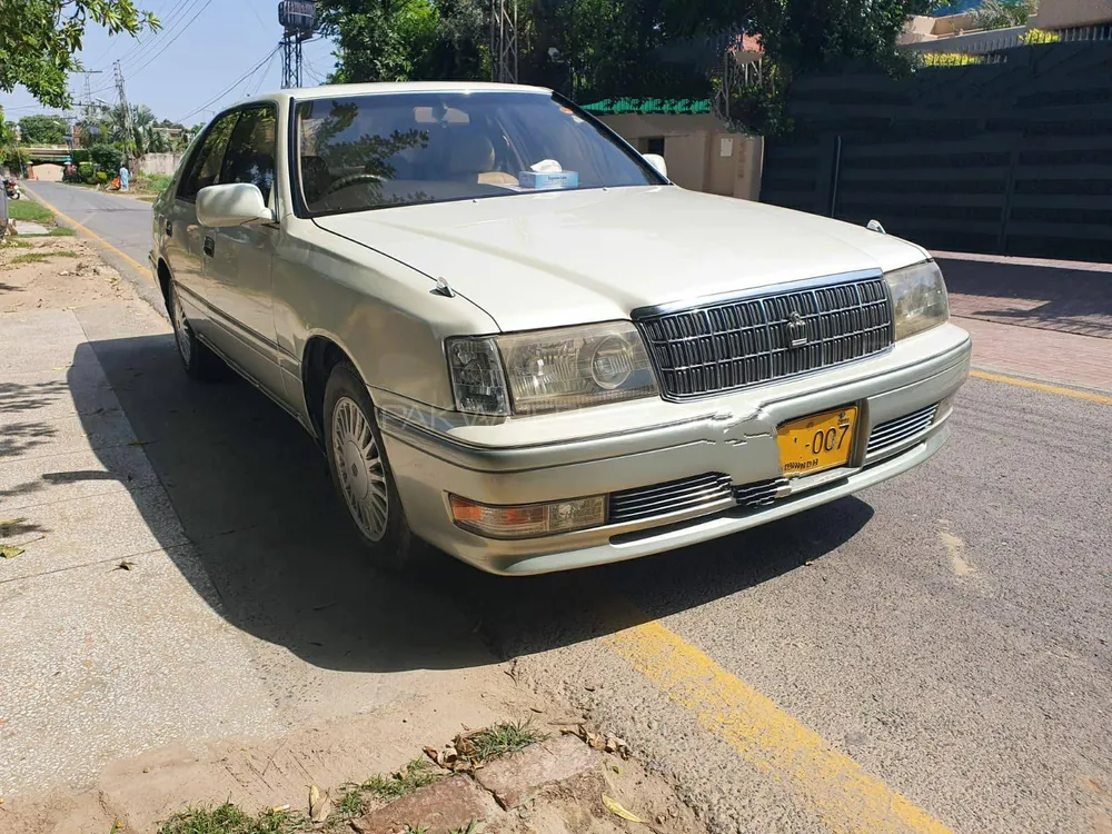 Toyota Crown 2011 for sale in Lahore