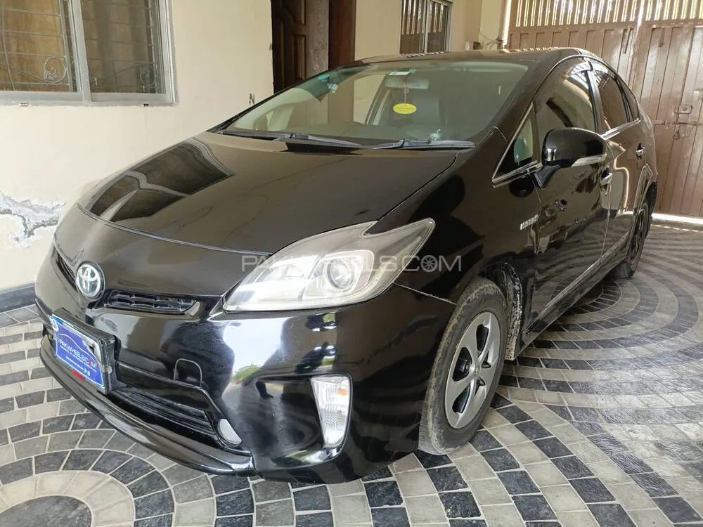 Toyota Prius 2013 for sale in Lahore