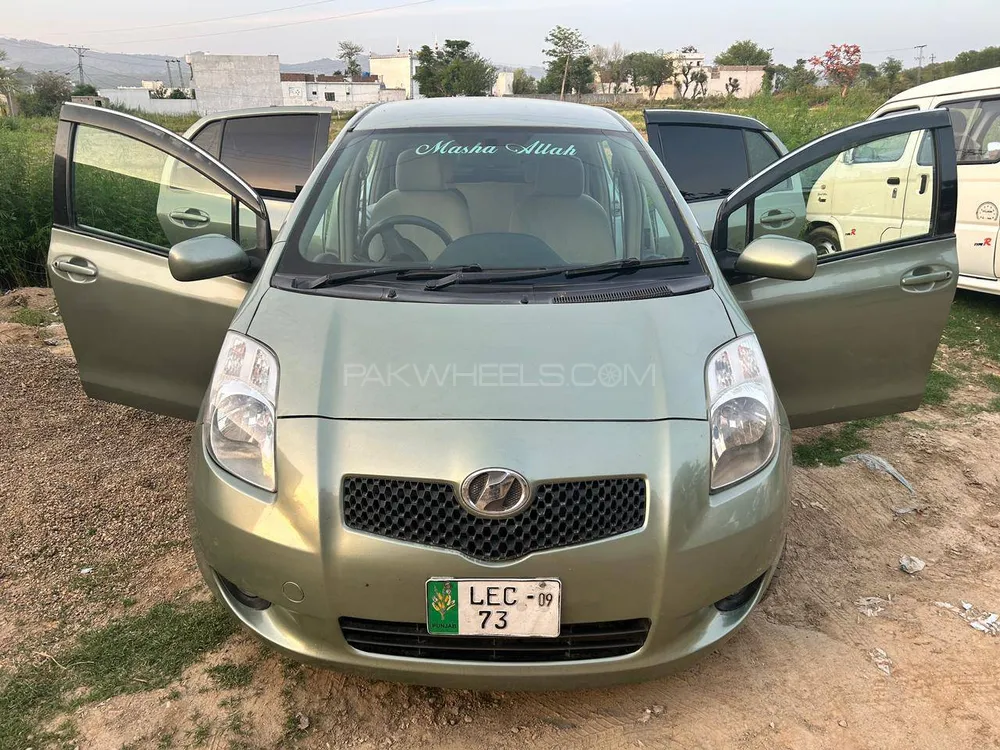 Toyota Vitz 2006 for Sale in Bhimber Image-1