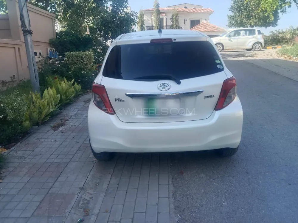 Toyota Vitz 2013 for sale in Islamabad
