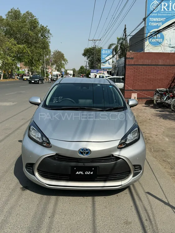 Toyota Aqua 2021 for Sale in Lahore Image-1