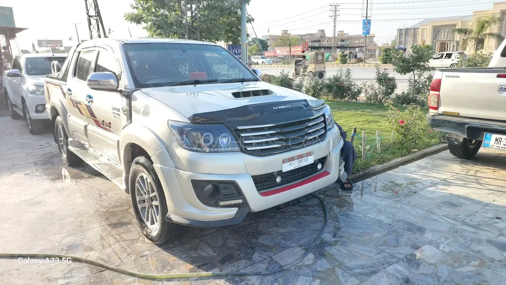 Toyota Hilux 2013 for Sale in Peshawar Image-1