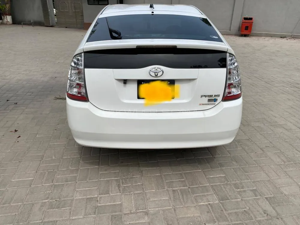Toyota Prius 2007 for Sale in Kamra Image-1
