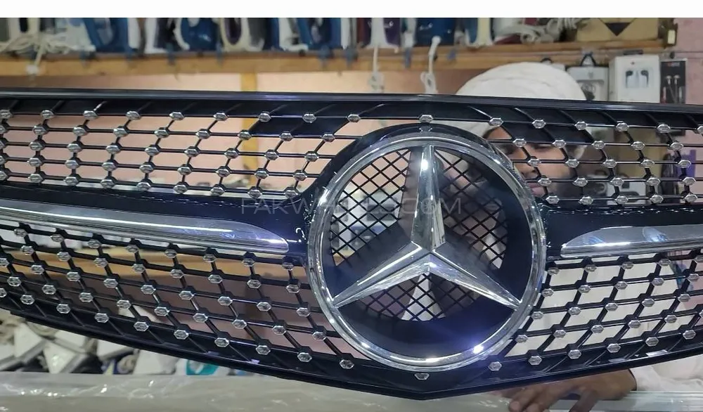 Mercedes Benz C63 diamond grill Image-1