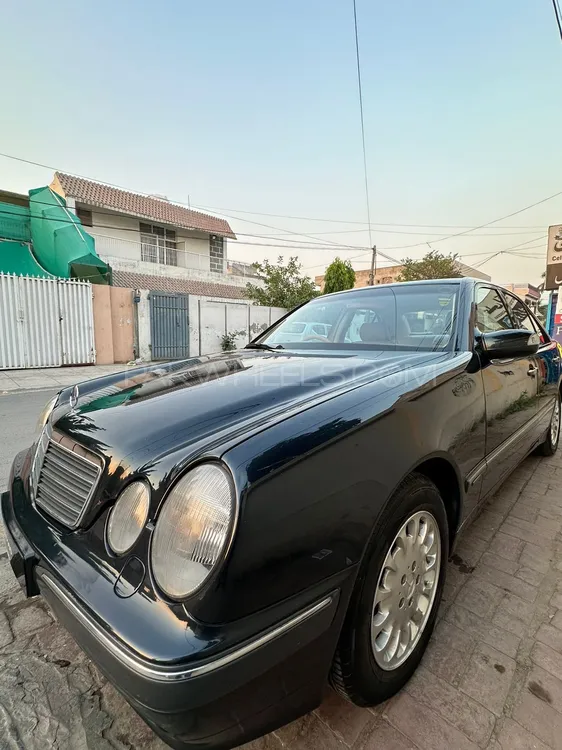 Mercedes Benz E Class 1999 for Sale in Lahore Image-1