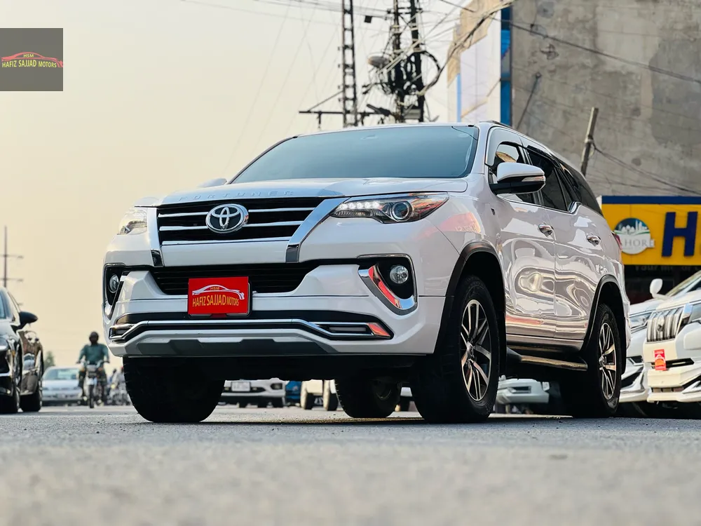 Toyota Fortuner 2017 for Sale in Lahore Image-1