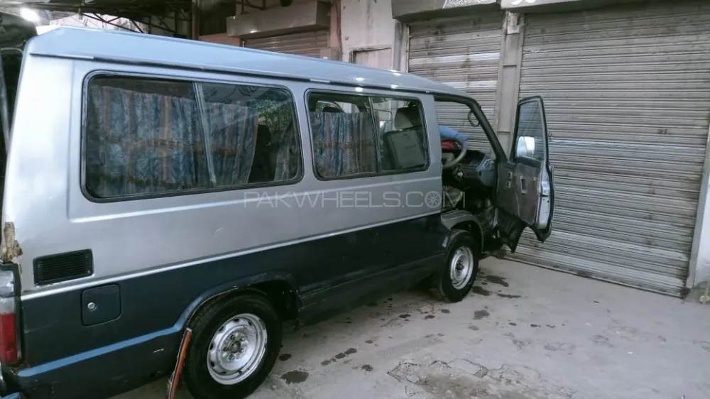 Toyota Hiace 2000 for Sale in Sahiwal Image-1