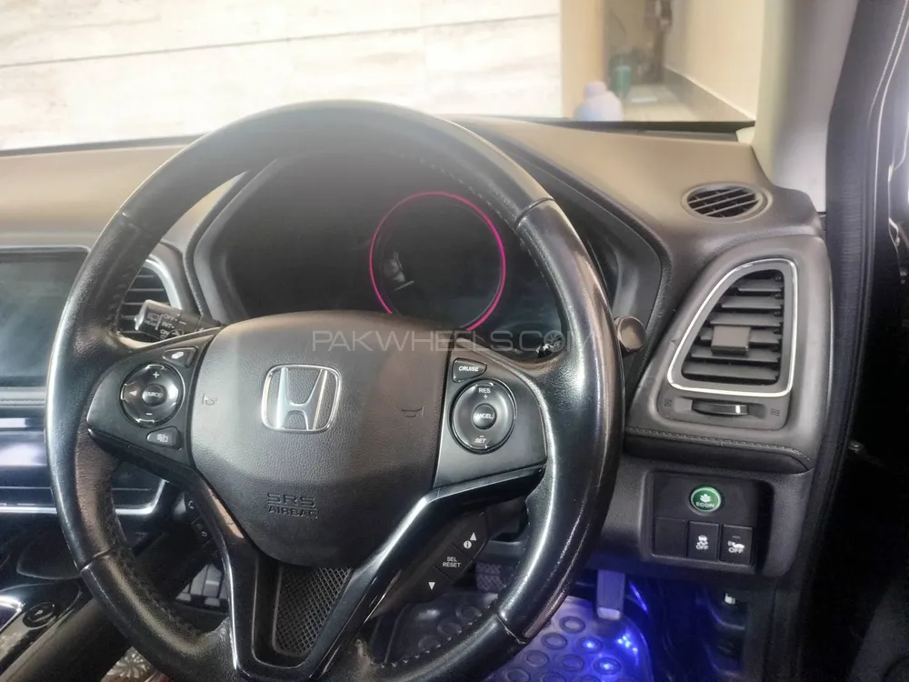 Honda Vezel 2017 for Sale in Faisalabad Image-1