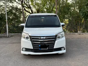 Toyota Noah G 2015 for Sale