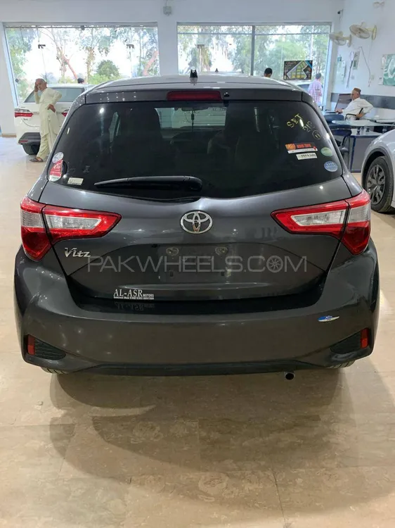 Toyota Vitz 2017 for Sale in Sahiwal Image-1