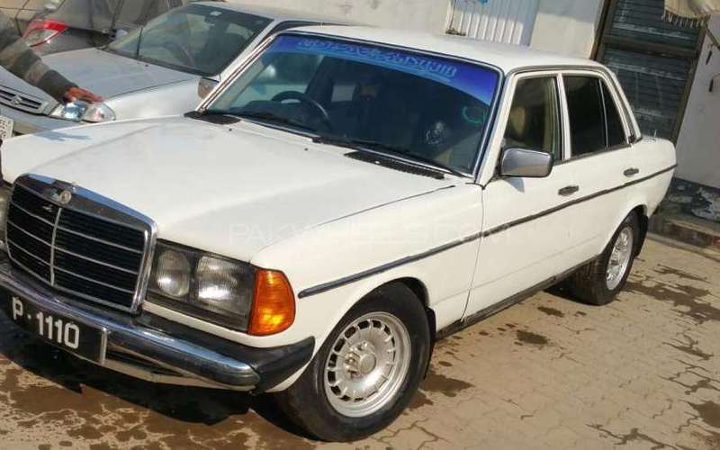 Mercedes Benz C Class 1979 for Sale in Lahore Image-1