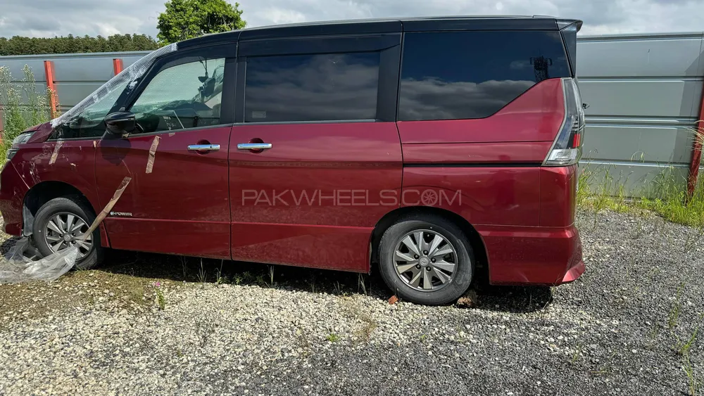 Nissan Serena 2019 for Sale in Peshawar Image-1