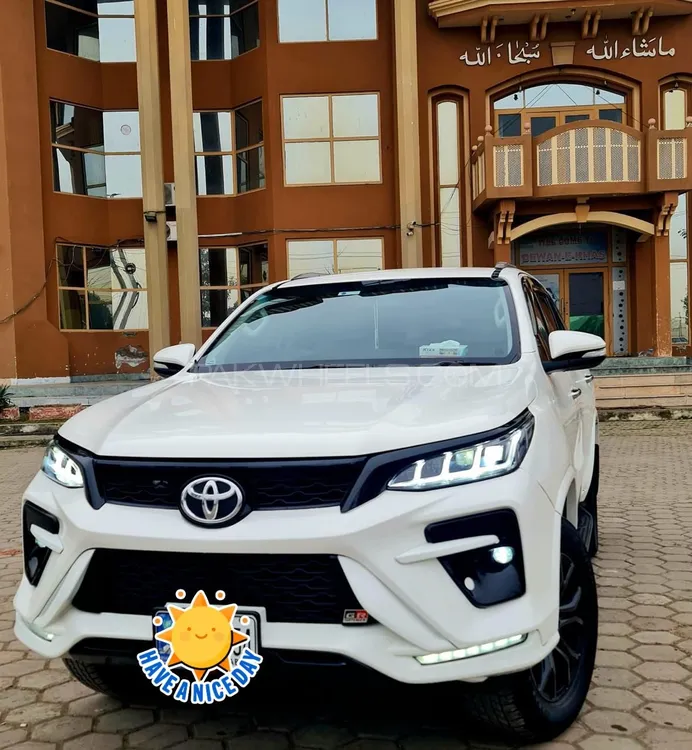 Toyota Fortuner 2017 for Sale in Gujrat Image-1
