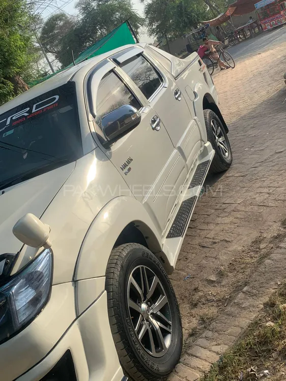 Toyota Hilux 2013 for Sale in Sahiwal Image-1