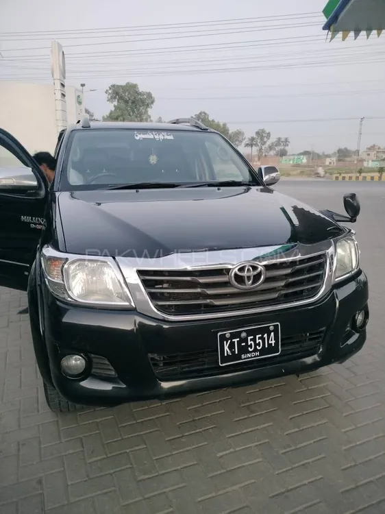 Toyota Hilux 2014 for Sale in Muzaffar Gargh Image-1