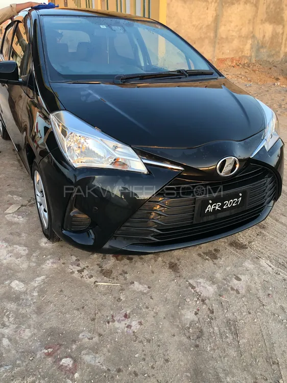 Toyota Vitz 2017 for Sale in Rahim Yar Khan Image-1